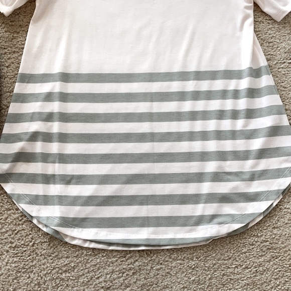 LulaRoe Short Sleeve Top - Picture 4 of 5